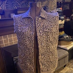 Leopard print Vest, great condition. Size S-M.. cotton with some stretch.